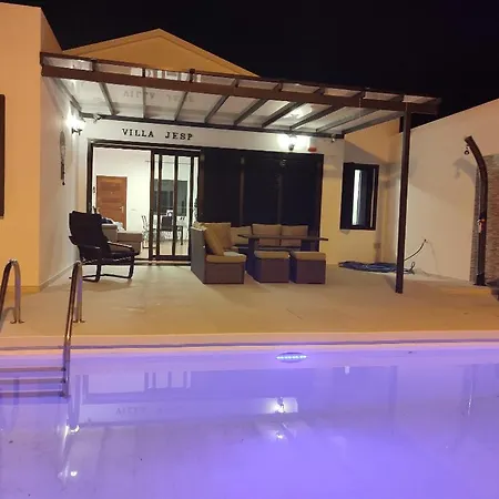 Jesp. Fantastica Vivienda Con Piscina Climatizada.