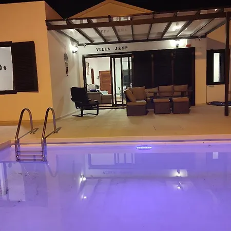 Jesp. Fantastica Vivienda Con Piscina Climatizada. Villa *